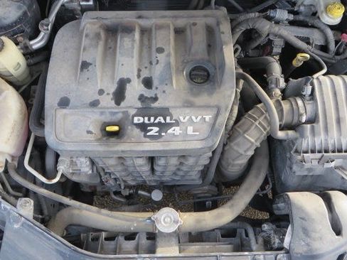 Used 2013 Dodge Avenger SE image 10