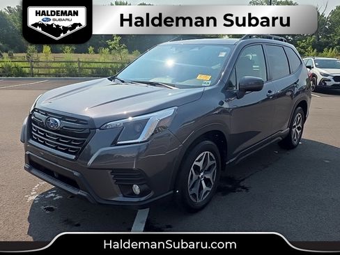 Used 2023 Subaru Forester Premium AWD/4WD image 1