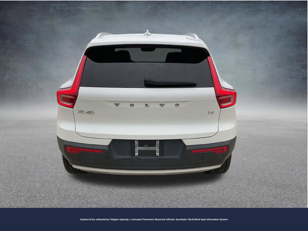 Used 2020 Volvo XC40 T4 Momentum FWD image 6