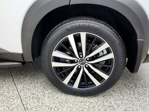 Used 2025 Nissan Pathfinder Platinum AWD/4WD image 9