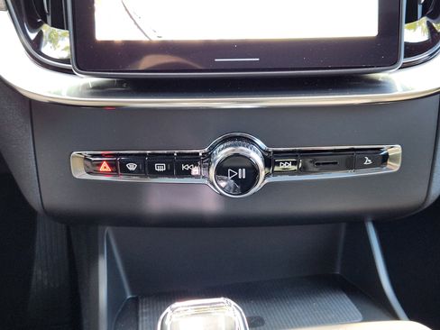 New 2026 Volvo XC90 B6 Plus w/ Protection Package Premier image 21