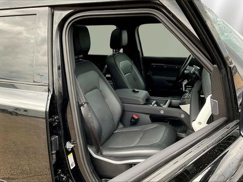 Used 2023 Land Rover Defender 110 X-Dynamic SE image 29