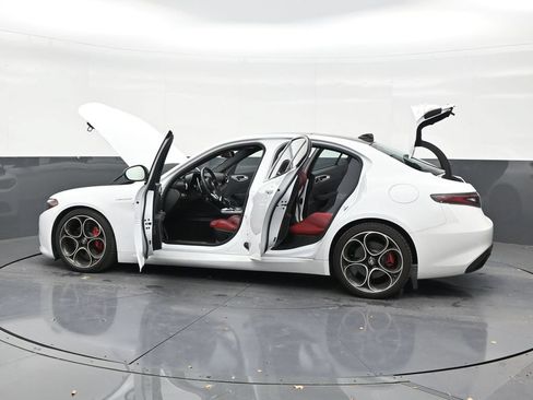 Used 2024 Alfa Romeo Giulia Veloce RWD image 30
