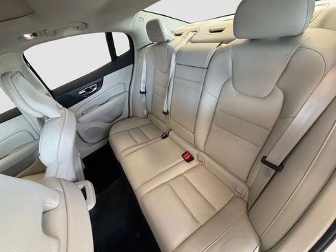 Used 2021 Volvo S60 T6 Momentum image 13