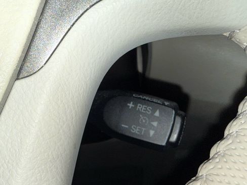 Used 2014 Toyota Sienna XLE image 54