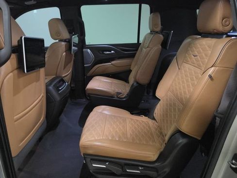 Certified 2022 Cadillac Escalade ESV Sport w/ Touring Package AWD/4WD image 7