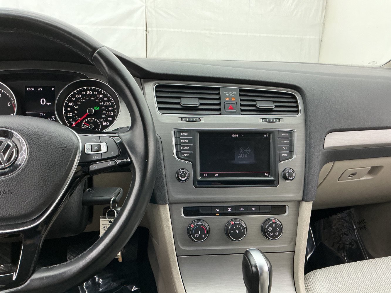 Used 2016 Volkswagen Golf S FWD image 33
