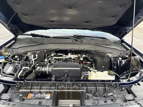 Used 2022 Ford Explorer XLT w/ Equipment Group 202A AWD/4WD image 40