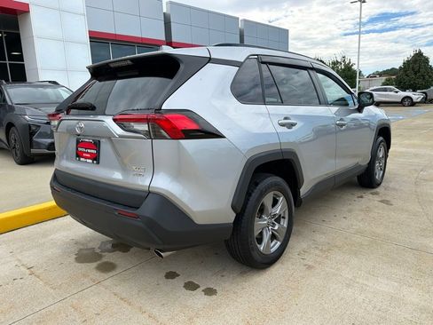 Used 2024 Toyota RAV4 XLE AWD/4WD image 4