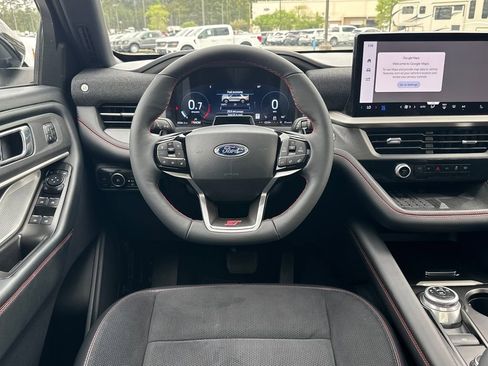 Used 2025 Ford Explorer ST AWD/4WD image 14