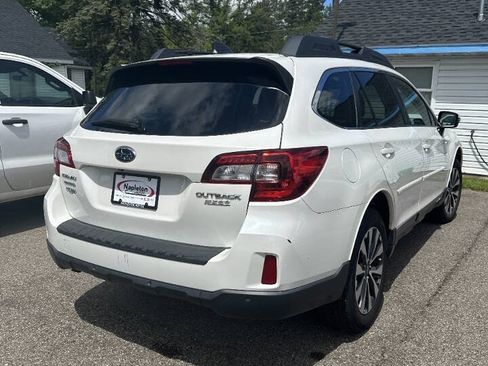 Used 2017 Subaru Outback 2.5i Limited AWD/4WD image 4