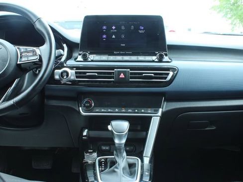 Used 2022 Kia Seltos S FWD image 18