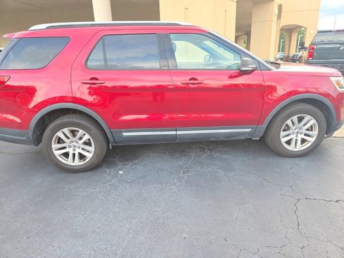 Used 2019 Ford Explorer XLT w/ Equipment Group 202A AWD/4WD image 7