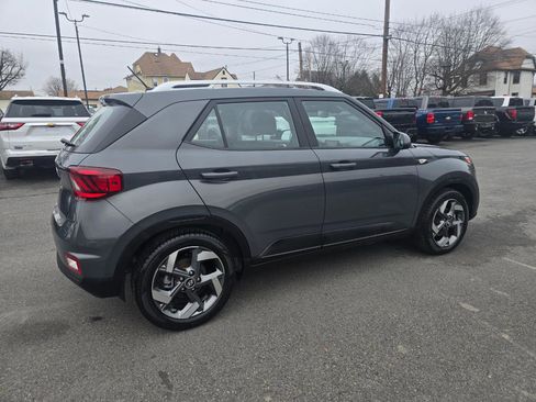 Used 2024 Hyundai Venue SEL image 5