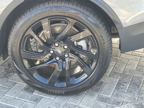 New 2025 Land Rover Discovery S image 13