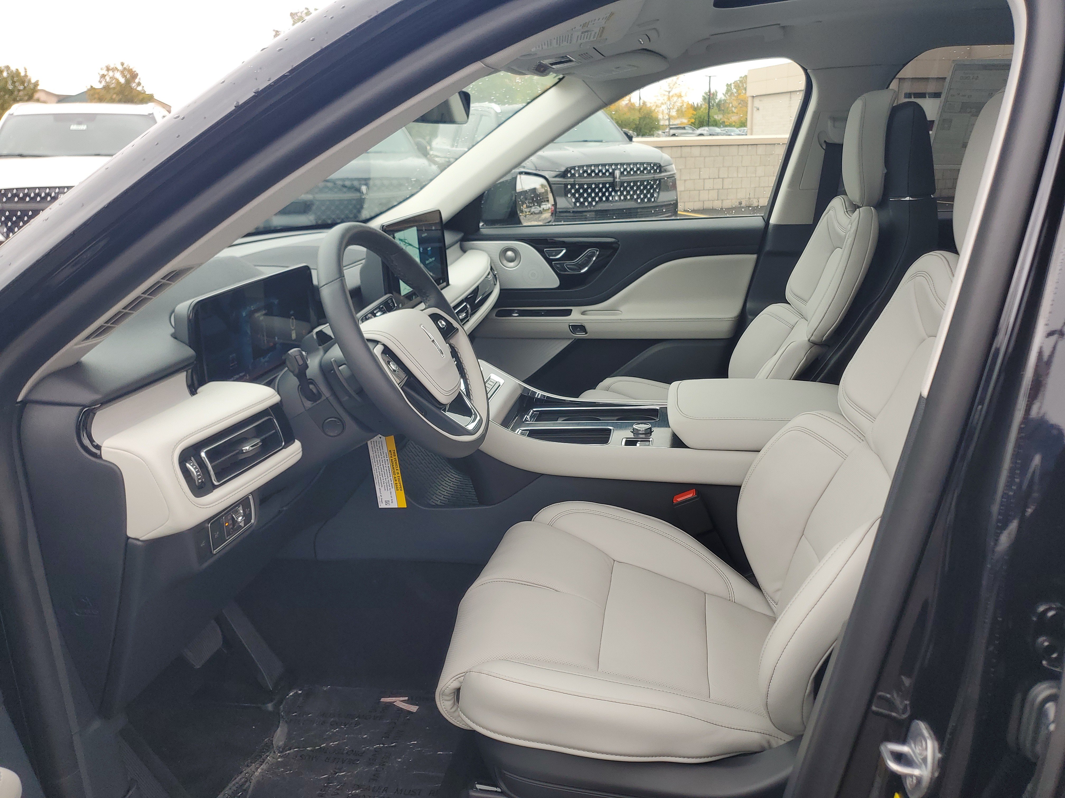 New 2026 Lincoln Aviator Reserve AWD/4WD image 11