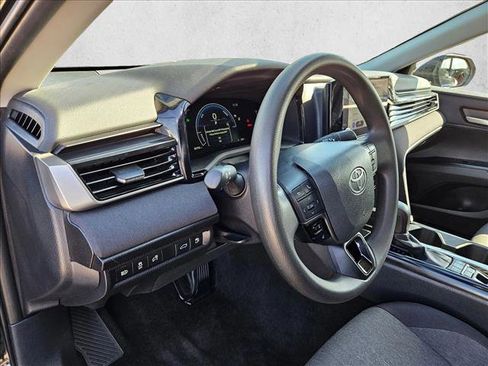 Used 2025 Toyota Camry LE image 10
