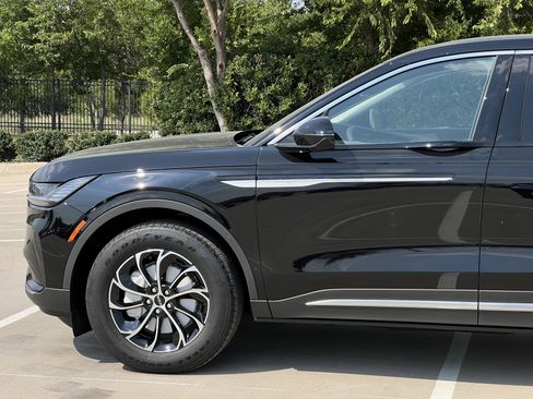 New 2025 Lincoln Nautilus Premier w/ Equipment Group 102A image 5