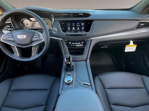 New 2026 Cadillac XT5 Luxury image 5