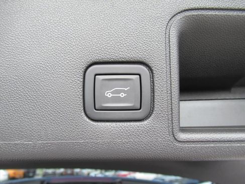 Used 2023 GMC Terrain SLT w/ Infotainment Package II FWD image 34