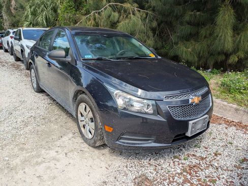 Used 2014 Chevrolet Cruze LS image 1