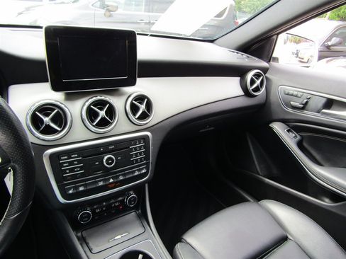 Used 2017 Mercedes-Benz GLA 250 4MATIC image 11