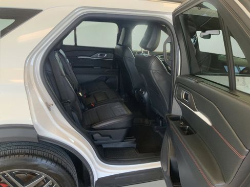 Used 2025 Ford Explorer ST-Line w/ Premium Package AWD/4WD image 15
