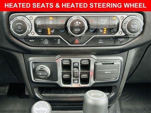 Used 2022 Jeep Wrangler Unlimited Sahara AWD/4WD image 5