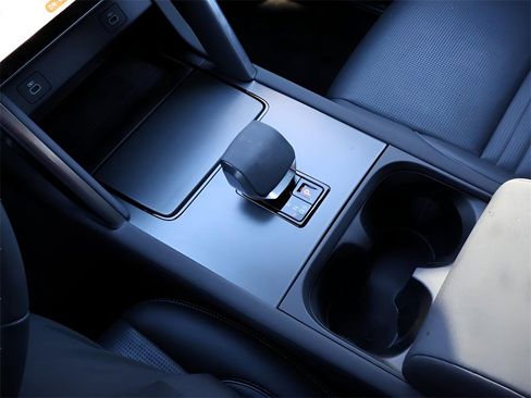 Certified 2025 Land Rover Discovery Sport Dynamic SE image 27