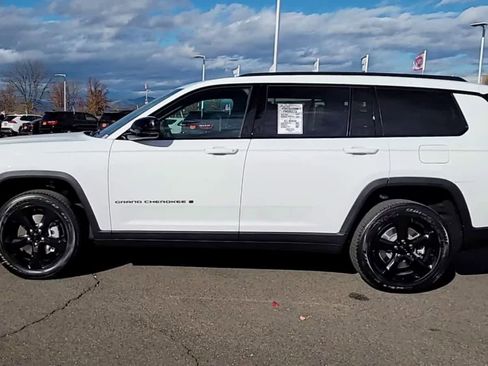 New 2025 Jeep Grand Cherokee L Altitude image 5