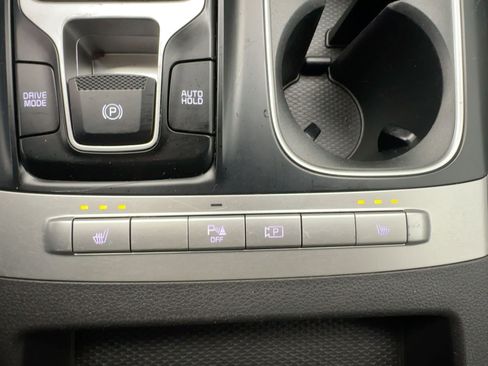 Used 2022 Kia Carnival LX image 33