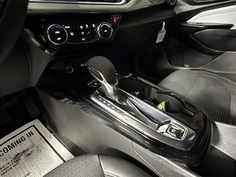 Used 2025 Chevrolet Trax LT image 22