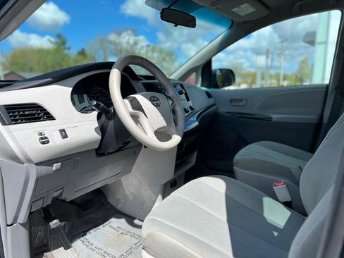 Used 2011 Toyota Sienna FWD image 16