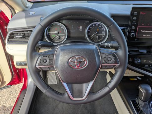 Used 2022 Toyota Camry XLE w/ Navigation Upgrade Package image 26