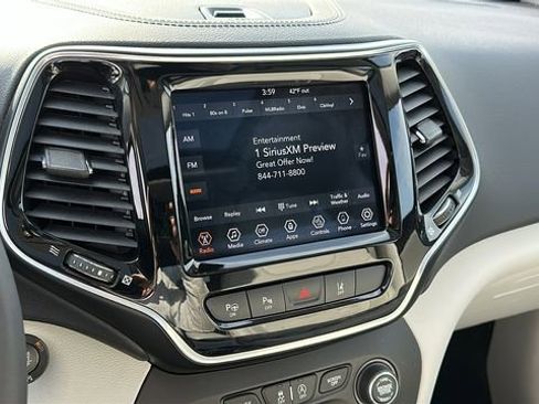 Used 2021 Jeep Cherokee Limited image 15