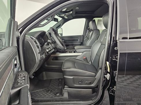 New 2026 RAM 3500 Laramie AWD/4WD image 18