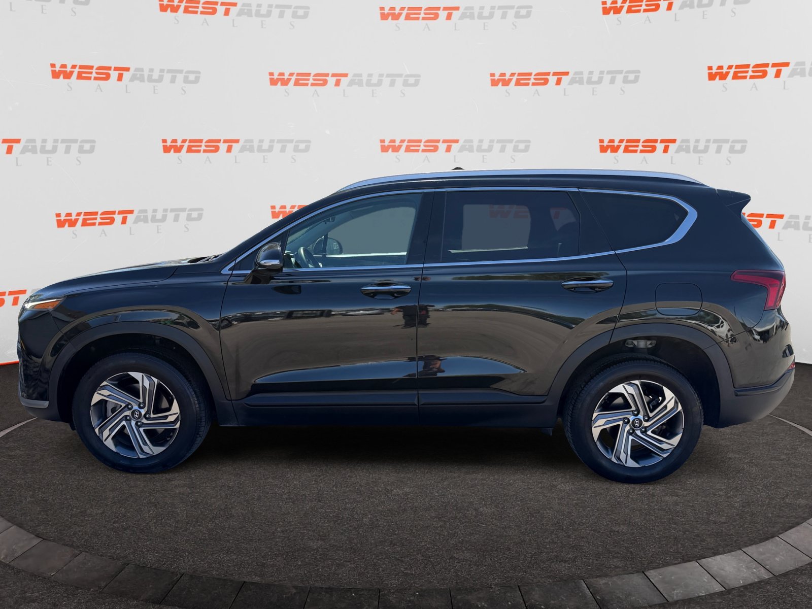Used 2023 Hyundai Santa Fe SEL AWD/4WD image 2