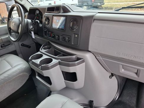 Used 2015 Ford E-350 and Econoline 350 Super Duty image 26