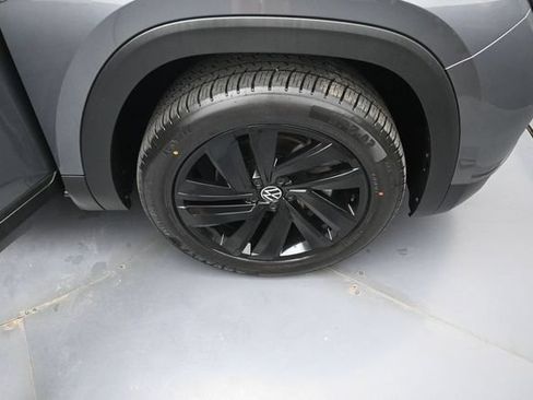 Used 2022 Volkswagen Atlas Cross Sport SE w/ Black Wheel Package AWD/4WD image 32