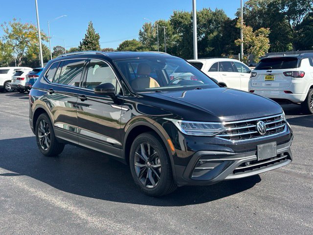 Used 2023 Volkswagen Tiguan SE AWD/4WD image 3