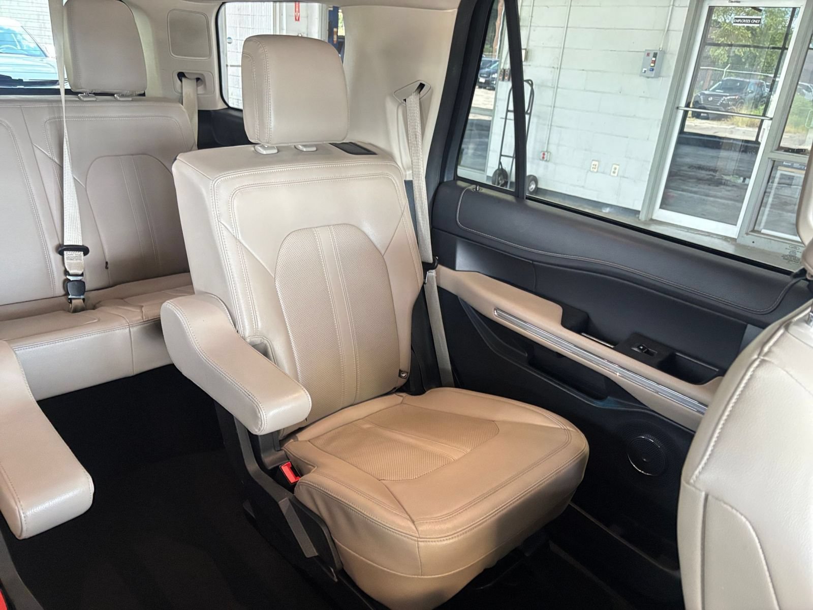 Used 2024 Ford Expedition Limited RWD image 41