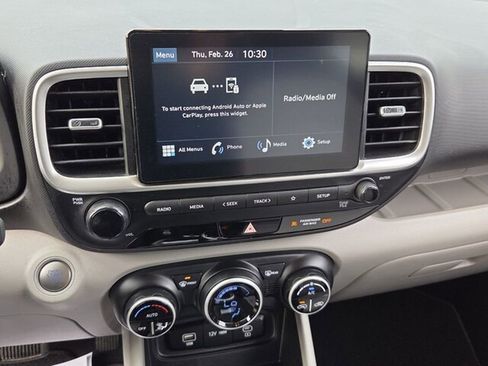 Used 2024 Hyundai Venue SEL image 18