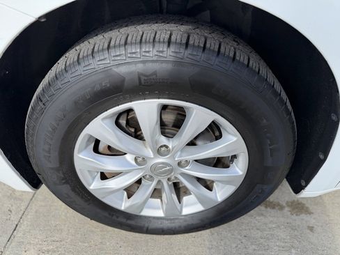 Used 2018 Chrysler Pacifica Touring-L image 26