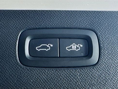 Used 2021 Volvo XC90 T6 Momentum image 31