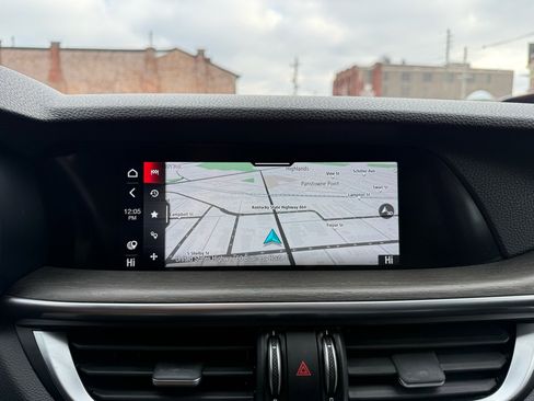 Used 2022 Alfa Romeo Stelvio Ti image 11