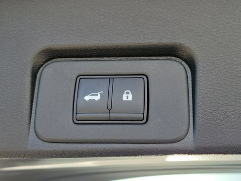 Certified 2025 Nissan Rogue SV FWD image 16