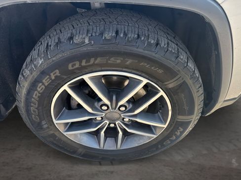 Used 2020 Jeep Grand Cherokee Limited AWD/4WD image 16