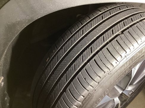 Certified 2023 Toyota Highlander XLE image 11