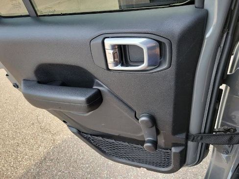 Used 2022 Jeep Gladiator Sport AWD/4WD image 14