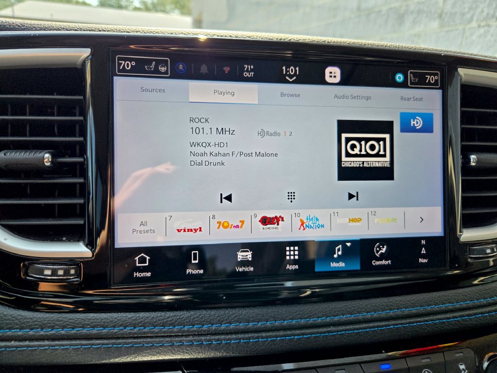Used 2021 Chrysler Pacifica Touring-L w/ Uconnect Theater Family Group AWD/4WD image 24
